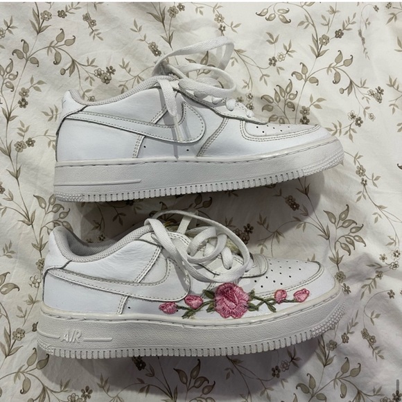 Custom Pink flowered Air Force 1s - Picture 5 of 5